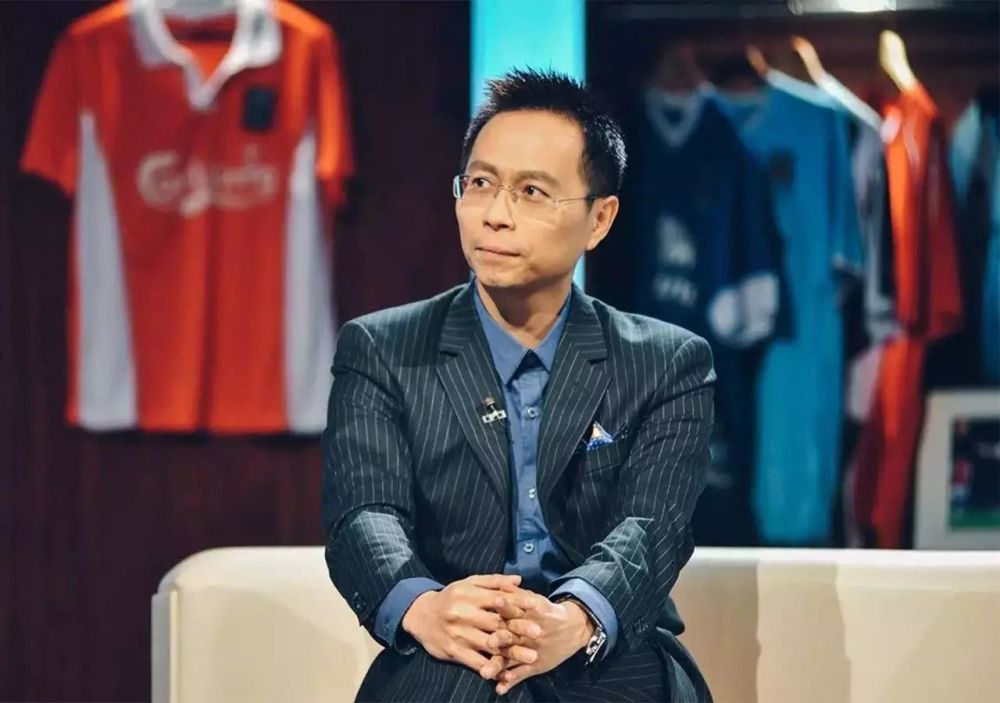 故事不再局限于纯美的校园生活，而是将创作角度转向更为复杂和纠结的都市职场生活中